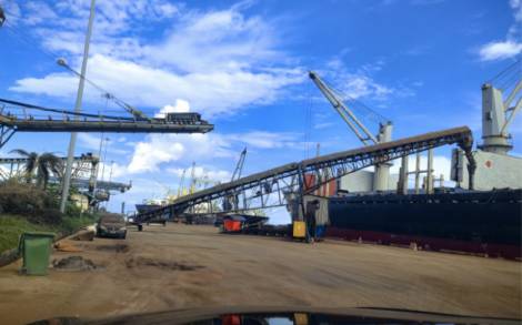 How to load bulk materials onto ships efficiently