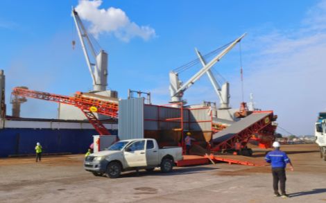 Mobile Truck Unloader Conveyor: An Efficient Transfer Solution for Global Bulk Material Unloading Mobile Truck Unloader Conveyor: An Efficient Transfer Solution for Global Bulk Material Unloading